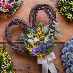 Vessző szív szárított virágcsokorral