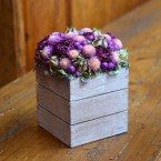 Színes asztaldísz fadobozban