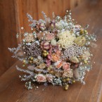 Pasztell menyasszonyi csokor szárított virágokból