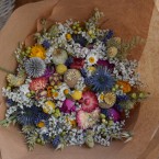 Menyasszonyi csokor színes szárított virágokkal 